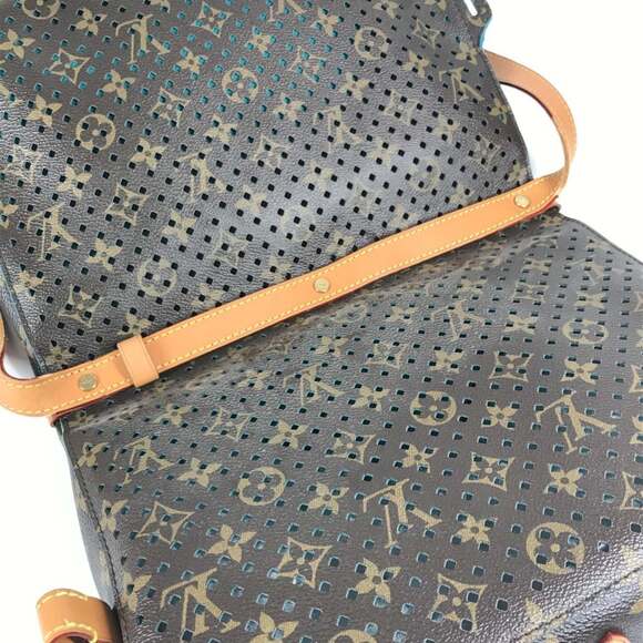 LOUIS VUITTON Brown Monogram Canvas Shoulder Bag - Picture 10 of 16